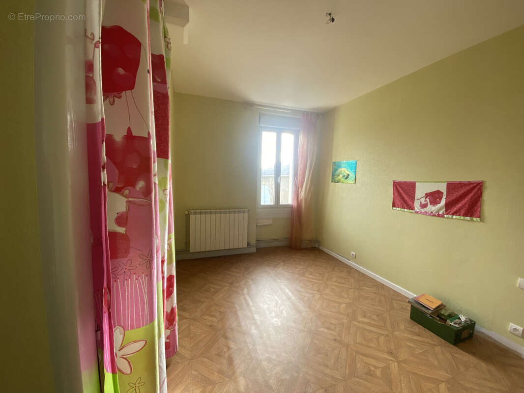 Maison à LES SALLES-DE-CASTILLON