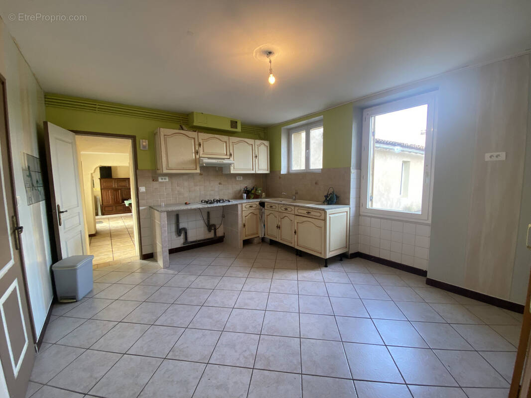 Maison à LES SALLES-DE-CASTILLON