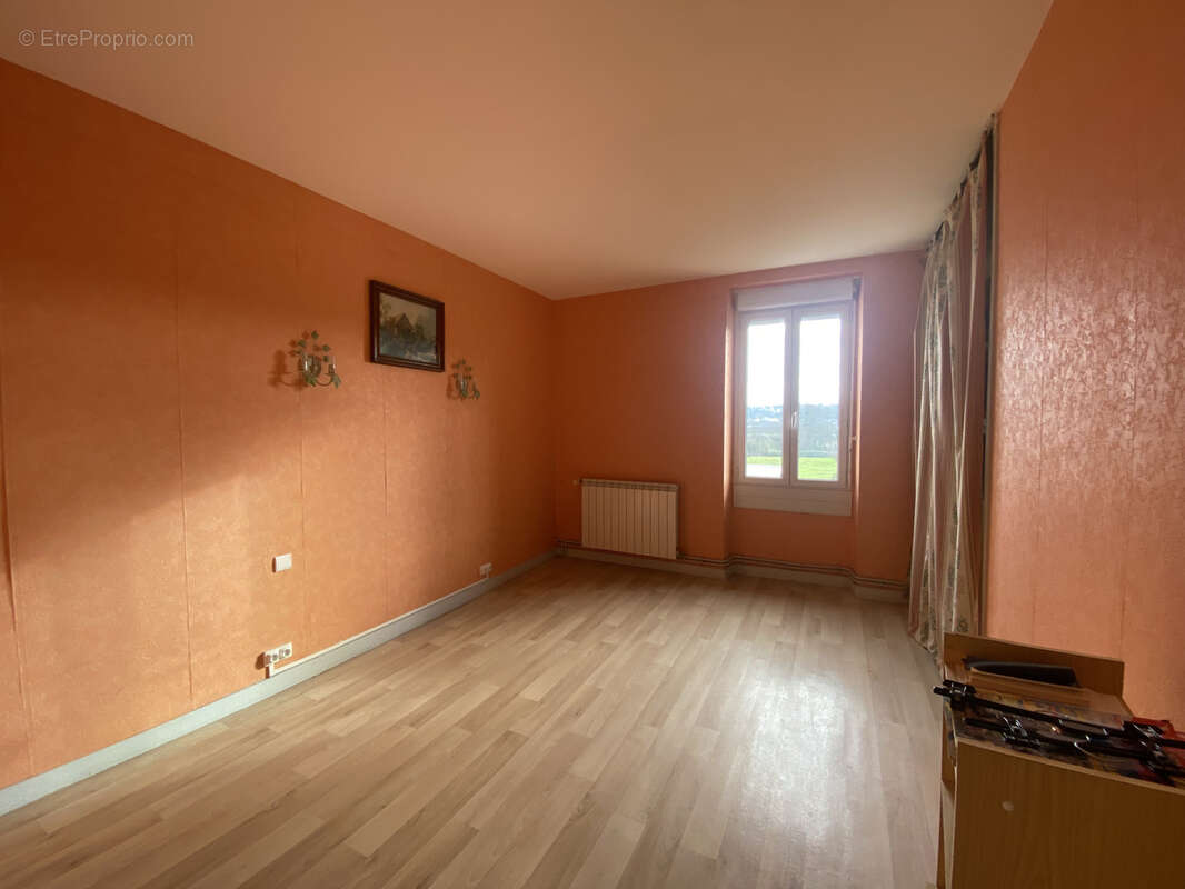 Maison à LES SALLES-DE-CASTILLON