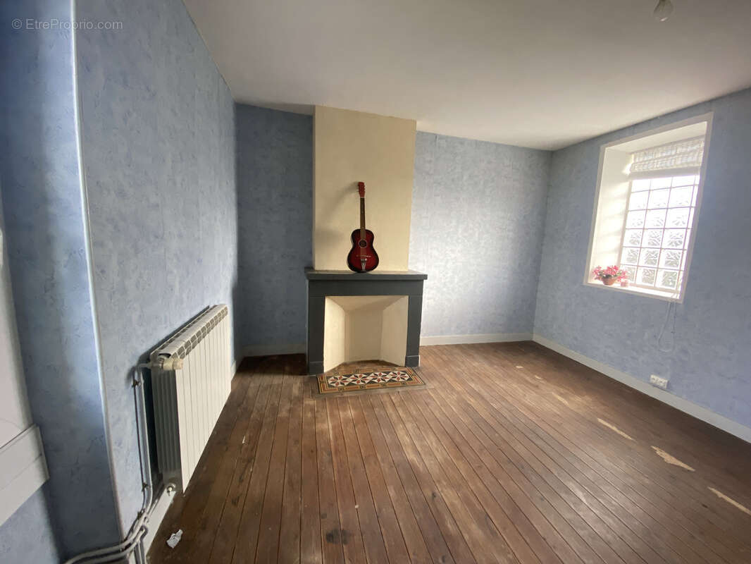 Maison à LES SALLES-DE-CASTILLON