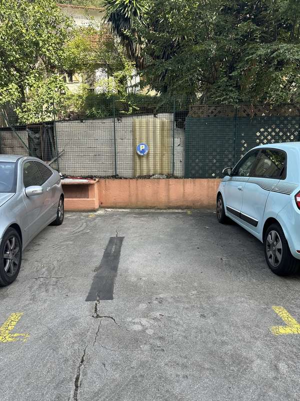 Parking privatif - Appartement à MENTON