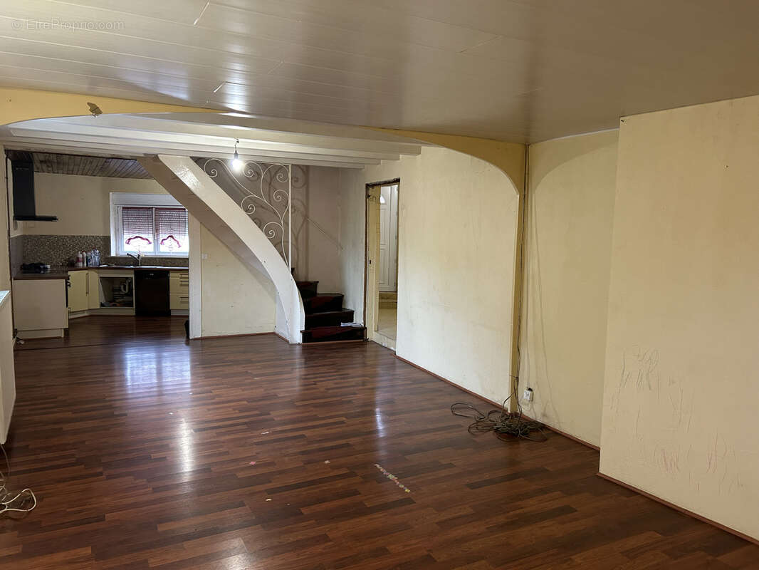 Maison à VAUX-EN-BEAUJOLAIS