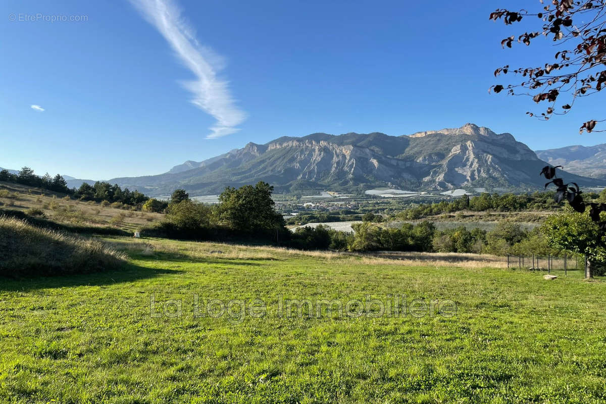 Terrain à CLARET