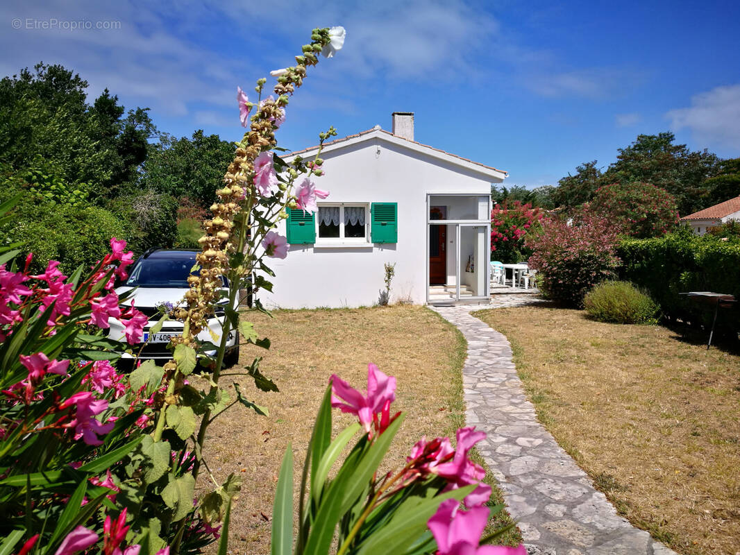 Maison à LA BREE-LES-BAINS