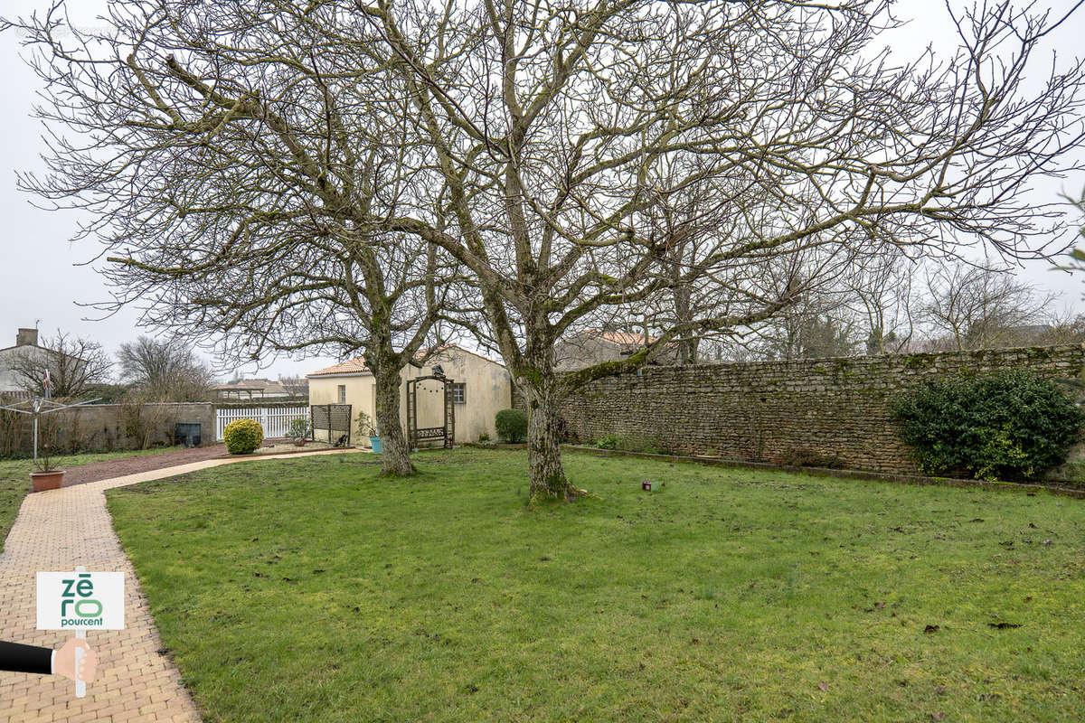 Maison à SAINTE-RADEGONDE-DES-NOYERS