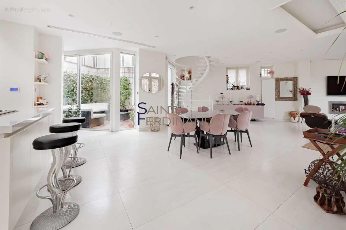 Maison a vendre  - 7 pièce(s) - 247 m2 - Surfyn