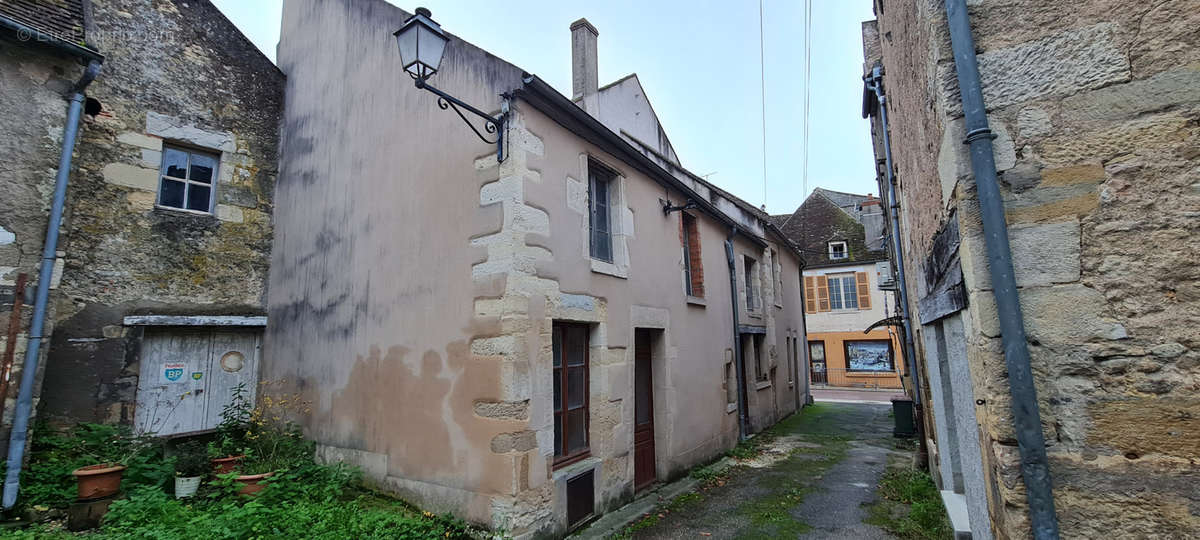 Maison à VARZY