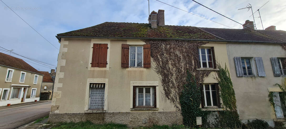 Maison à BRINON-SUR-BEUVRON
