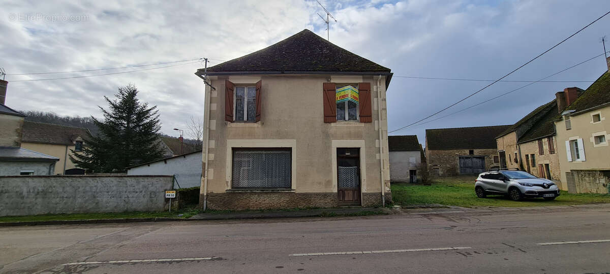 Maison à BRINON-SUR-BEUVRON