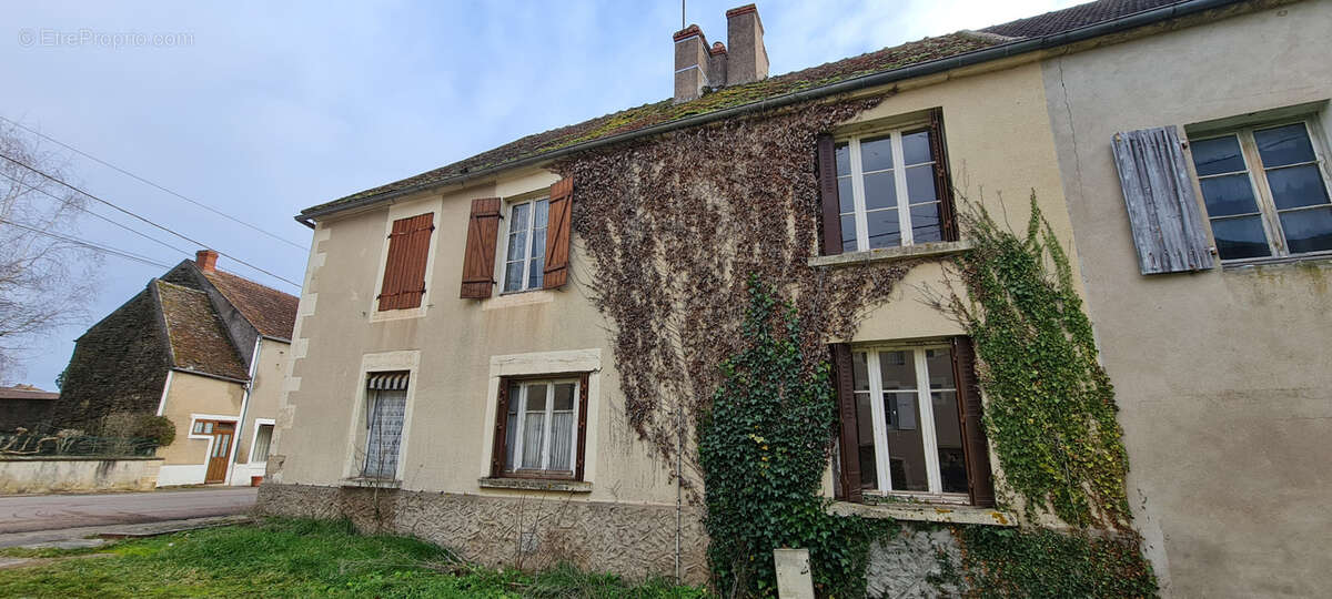 Maison à BRINON-SUR-BEUVRON