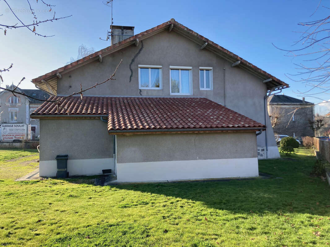 Maison à CONFOLENS
