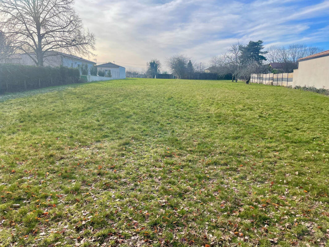 Terrain à COULOUNIEIX-CHAMIERS