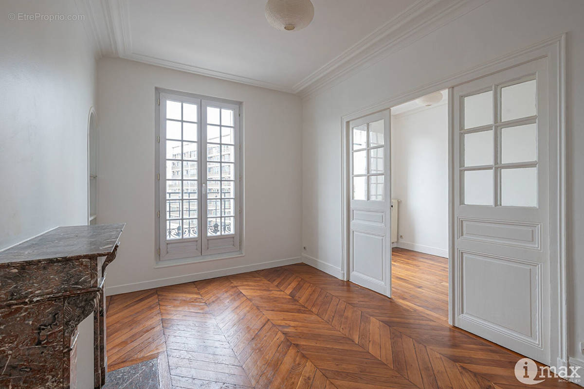 Appartement à PARIS-17E