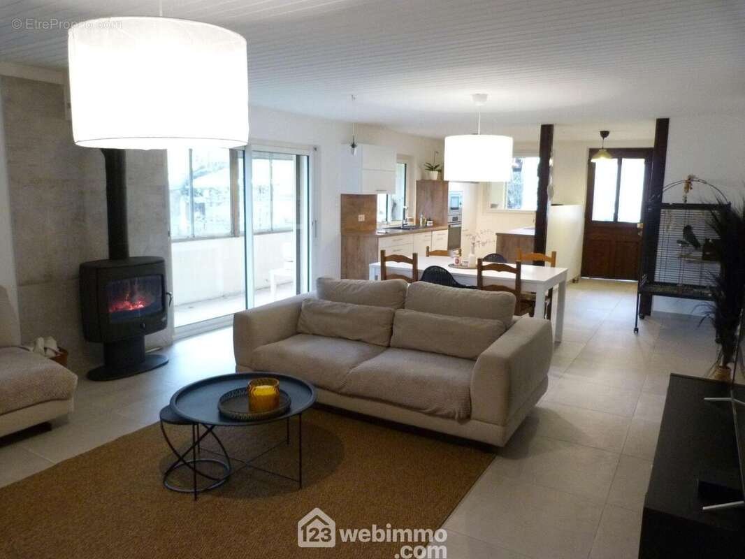 Chaleureuse avec son poêle à bois - Maison à SAINT-MARTIN-D&#039;HERES