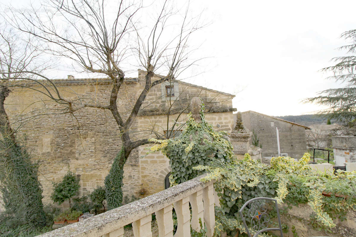 Maison à MONTAREN-ET-SAINT-MEDIERS