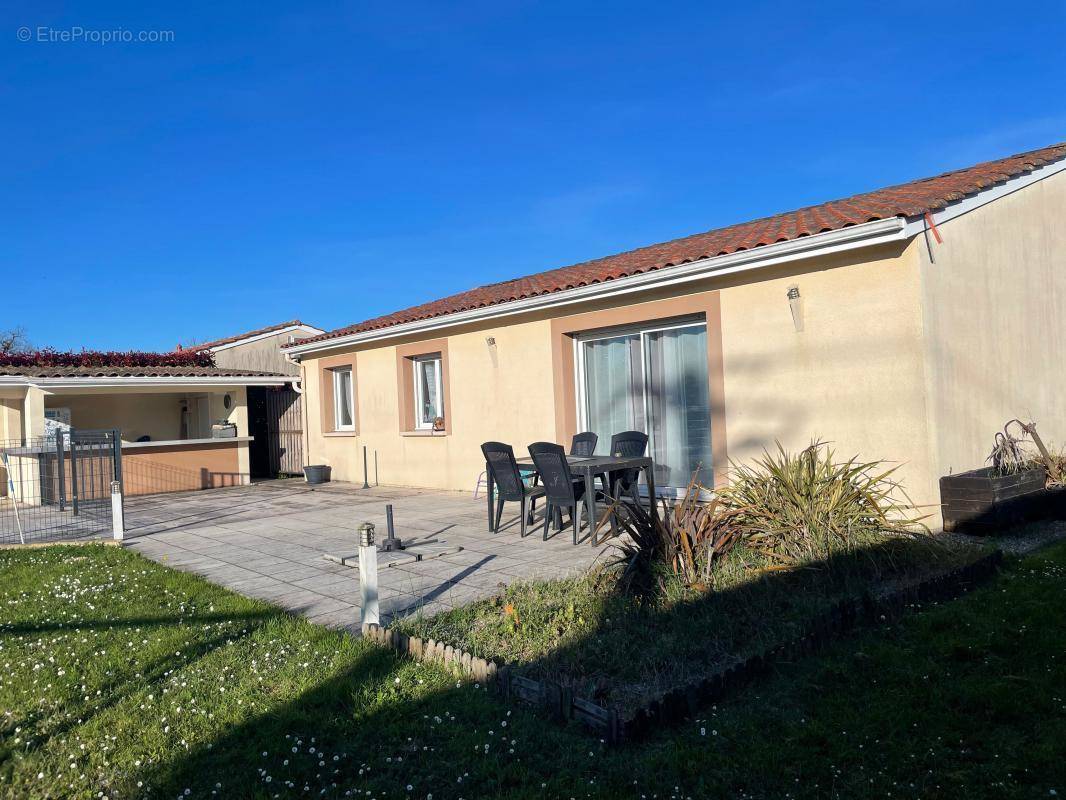 Maison à LA LANDE-DE-FRONSAC