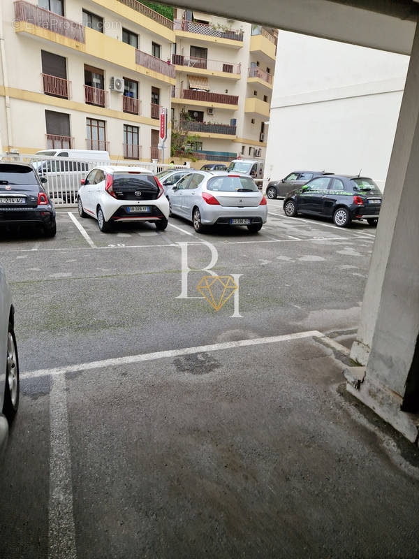 Parking à CAGNES-SUR-MER