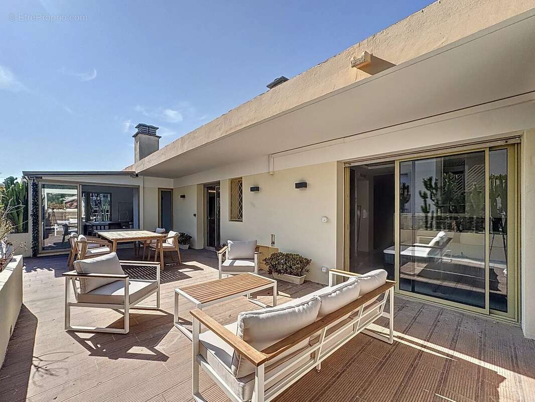 Appartement à LE CANNET