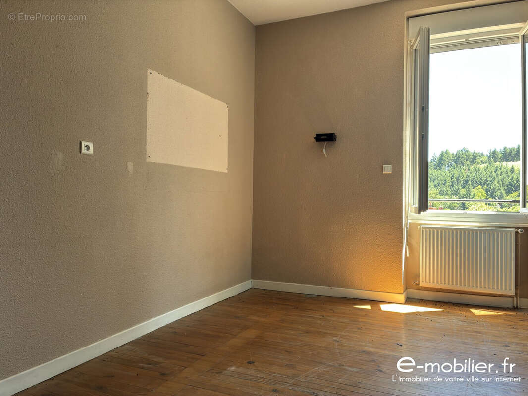 Maison à SAINT-ALBAN-LES-EAUX