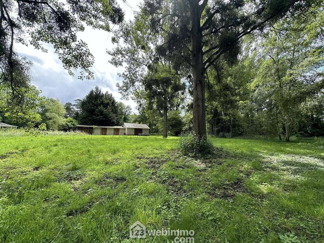 Vous disposez d'un bâtiment avec ... - Terrain à PRESLES-ET-THIERNY