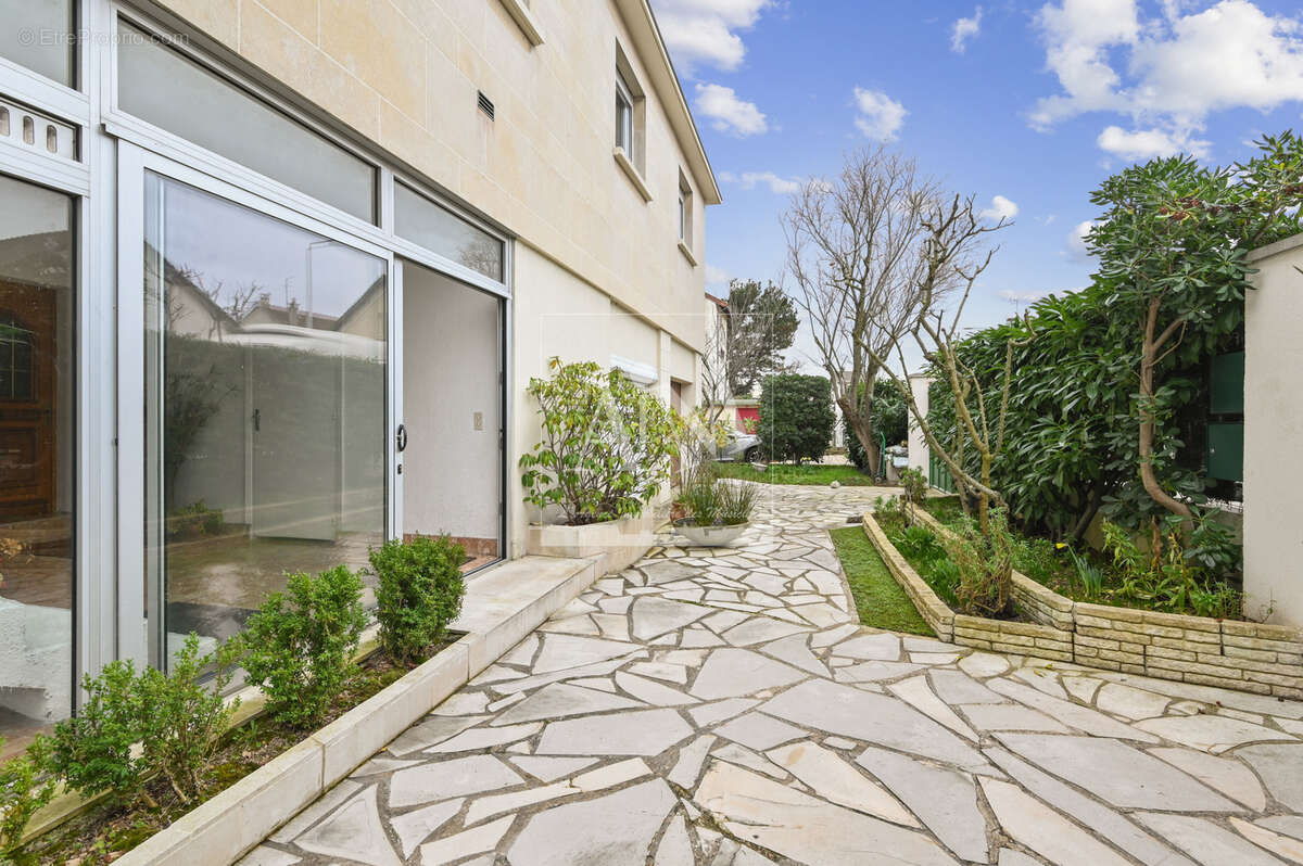 Appartement à NANTERRE