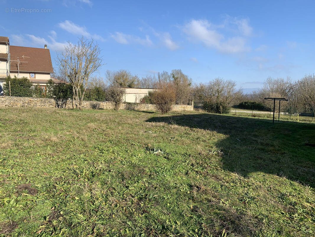 Terrain à SAINT-HILAIRE-DE-BRENS