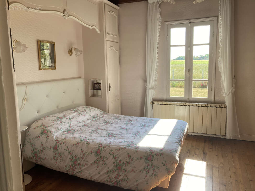 Maison à ROULLET-SAINT-ESTEPHE