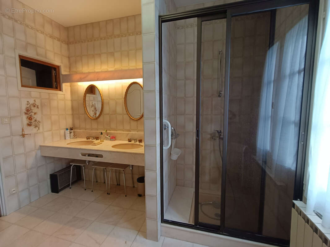 Maison à ROULLET-SAINT-ESTEPHE