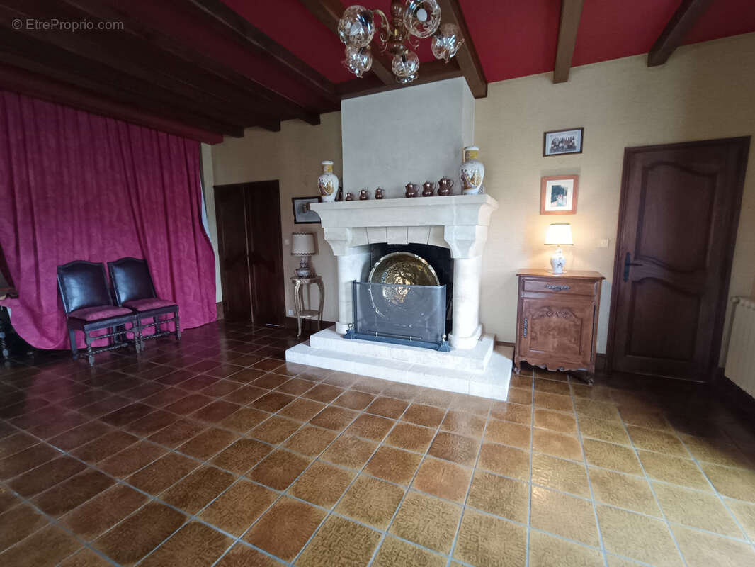 Maison à ROULLET-SAINT-ESTEPHE