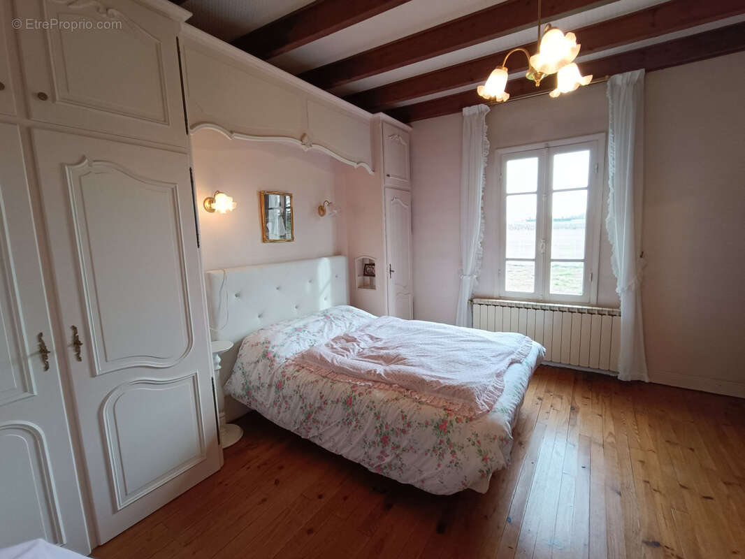 Maison à ROULLET-SAINT-ESTEPHE