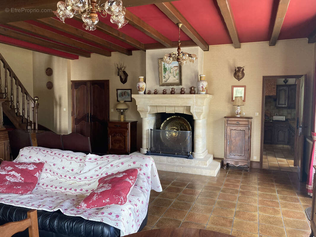 Maison à ROULLET-SAINT-ESTEPHE