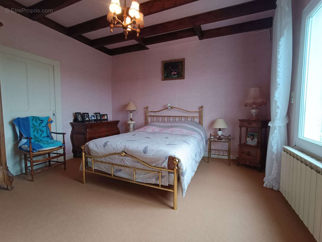 Maison à ROULLET-SAINT-ESTEPHE