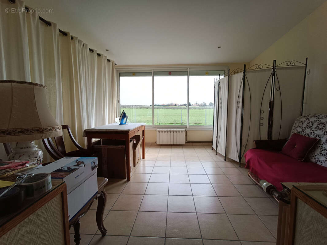 Maison à ROULLET-SAINT-ESTEPHE