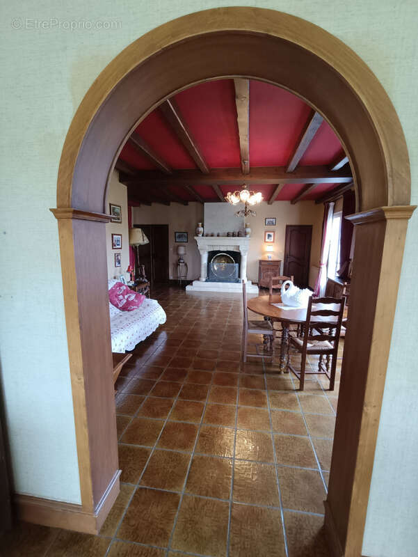 Maison à ROULLET-SAINT-ESTEPHE