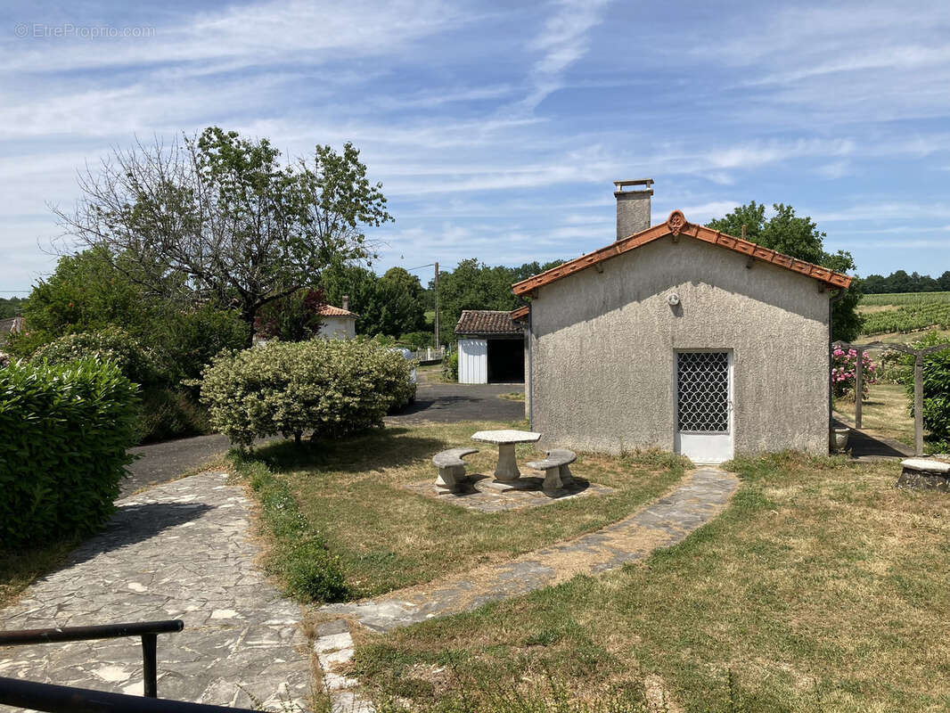 Maison à ROULLET-SAINT-ESTEPHE