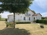 Maison à ROULLET-SAINT-ESTEPHE