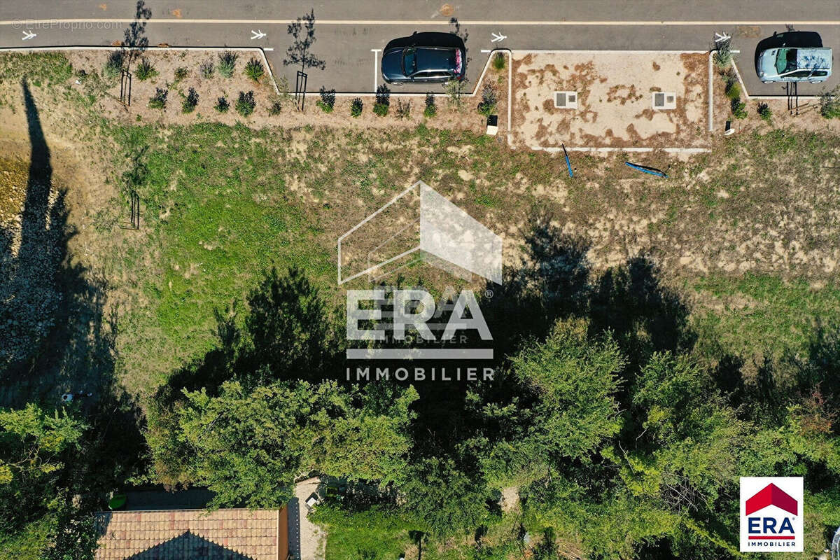 Terrain à PERNES-LES-FONTAINES