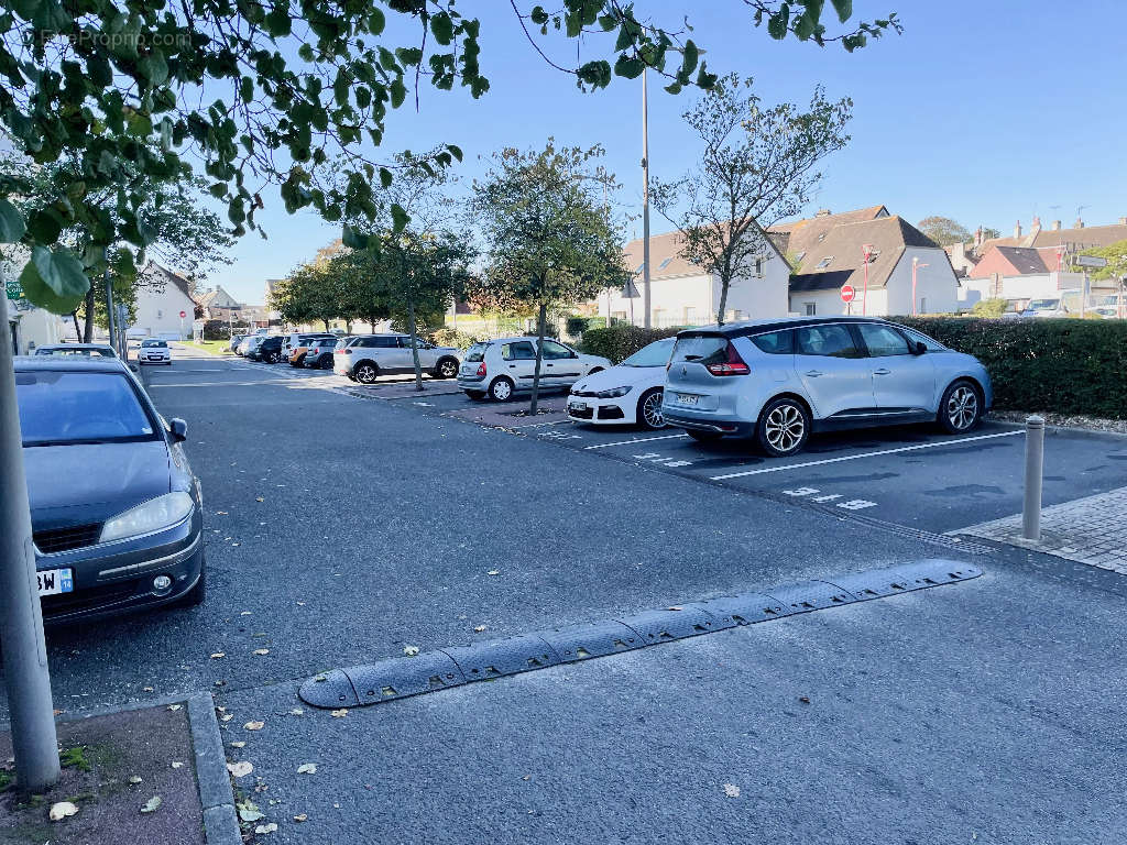 Parking à DOUVRES-LA-DELIVRANDE