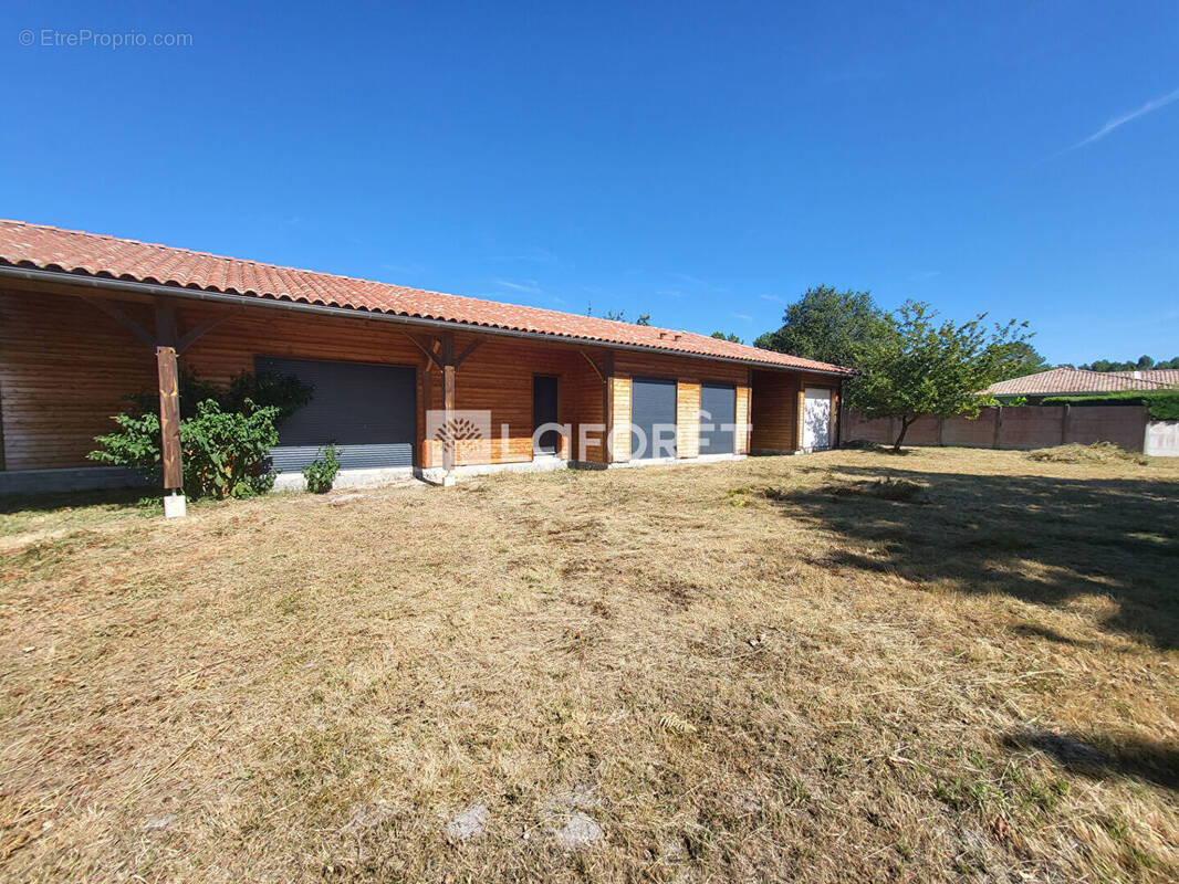 Maison à SAINTE-EULALIE-EN-BORN