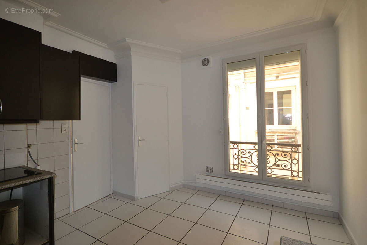 Appartement a louer paris-10e-arrondissement - 2 pièce(s) - 67 m2 - Surfyn
