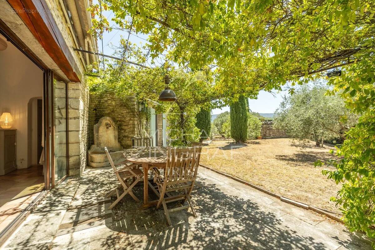 Maison à GORDES