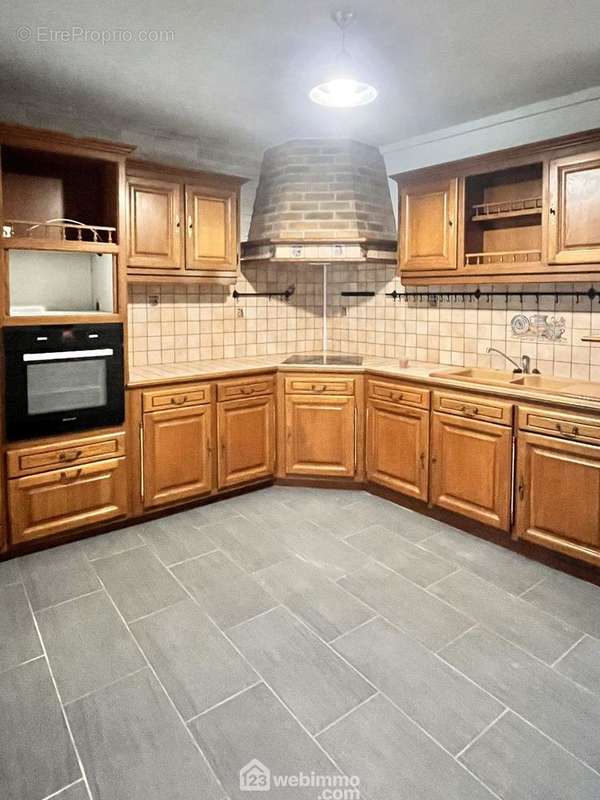 La cuisine aménagée de 13 m2, - Maison à MIREBEAU