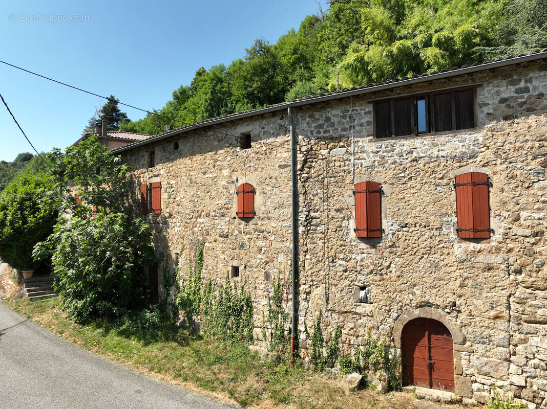 Maison à SAINT-SAUVEUR-DE-MONTAGUT
