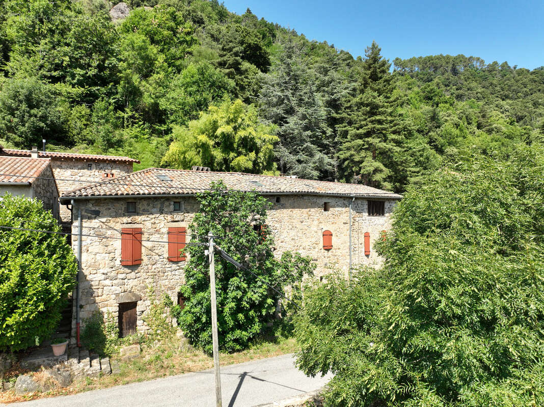 Maison à SAINT-SAUVEUR-DE-MONTAGUT