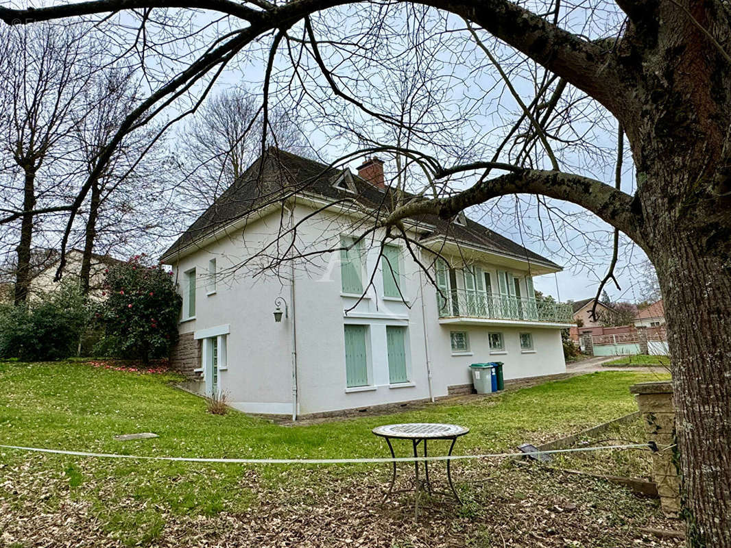 Maison à CONDAT-SUR-VIENNE