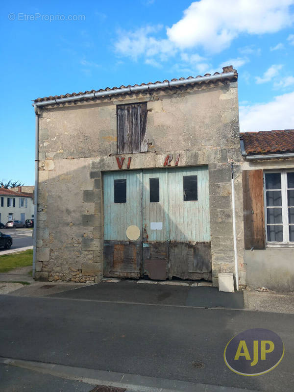 Parking à LESPARRE-MEDOC