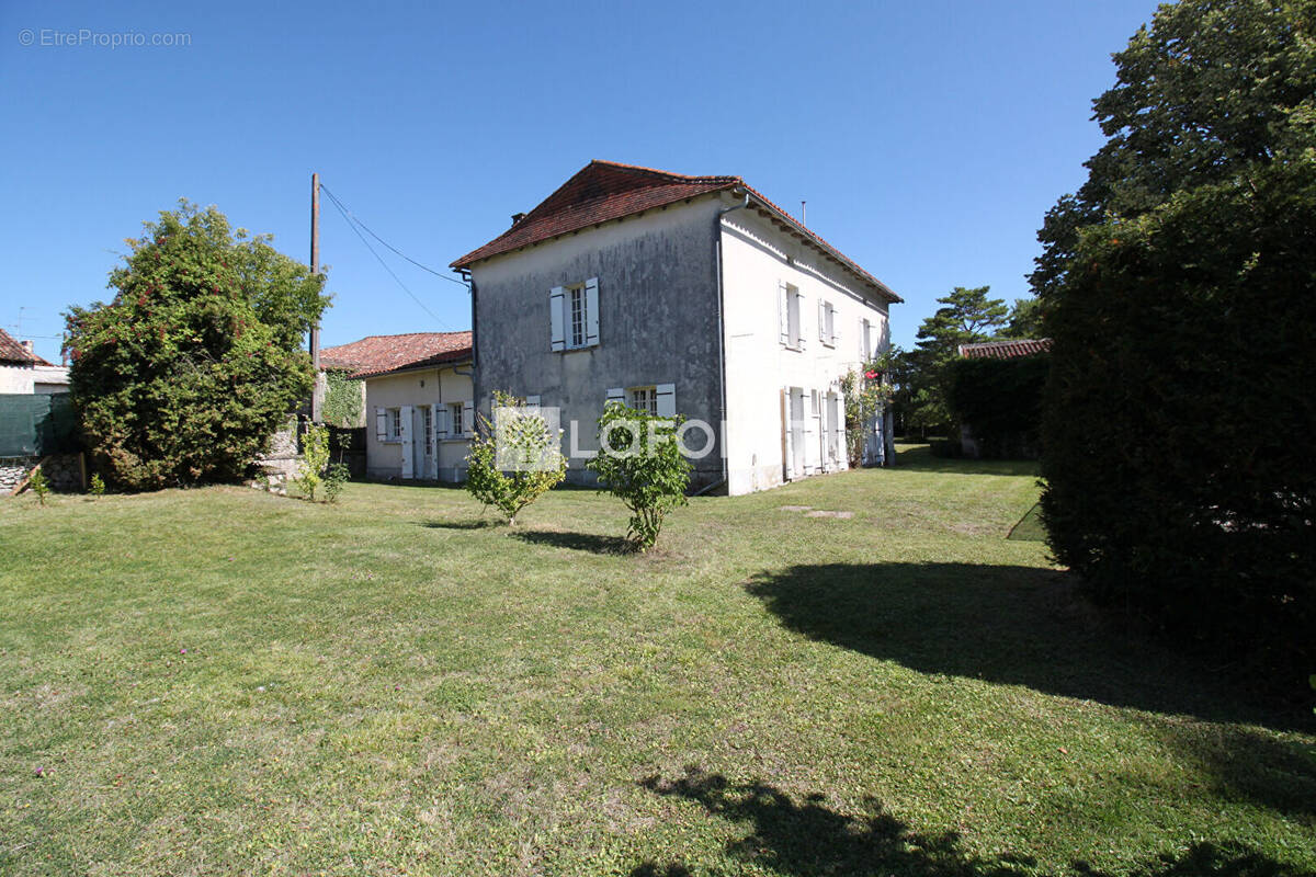 Maison à LA CHAPELLE-MONTABOURLET