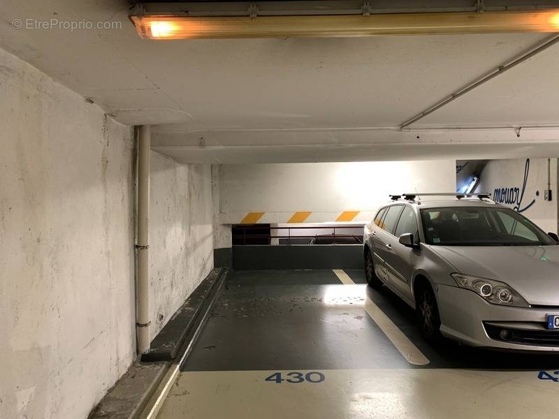 Parking à PARIS-20E
