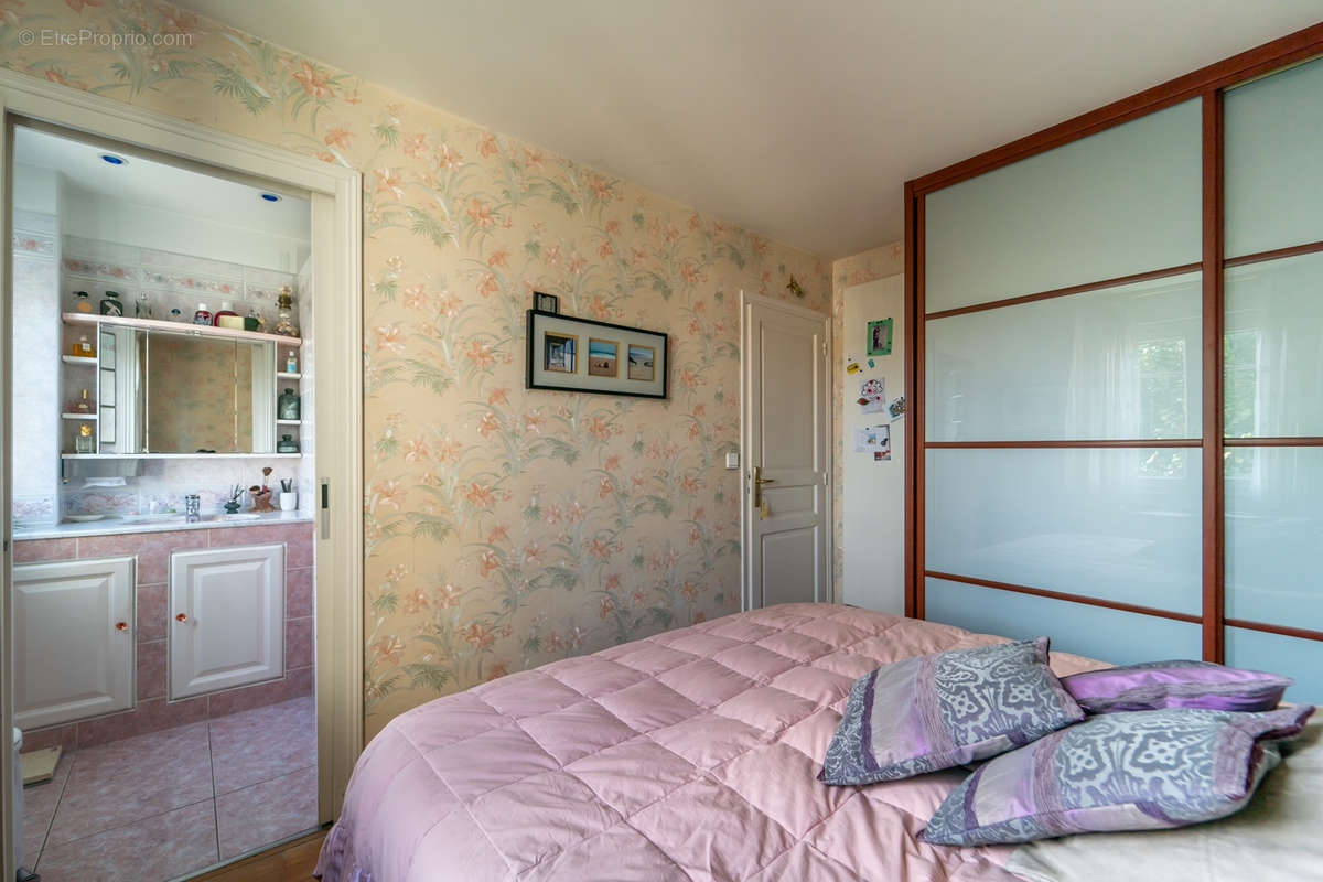 Appartement a louer bourg-la-reine - 12 pièce(s) - 210 m2 - Surfyn