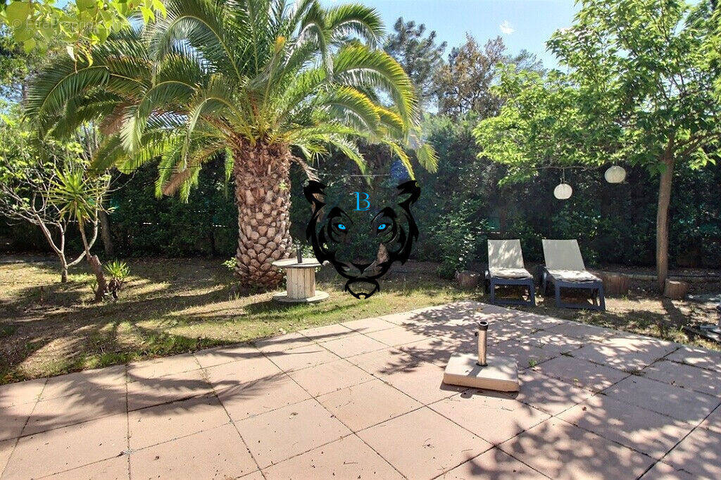 Maison à ROQUEBRUNE-SUR-ARGENS